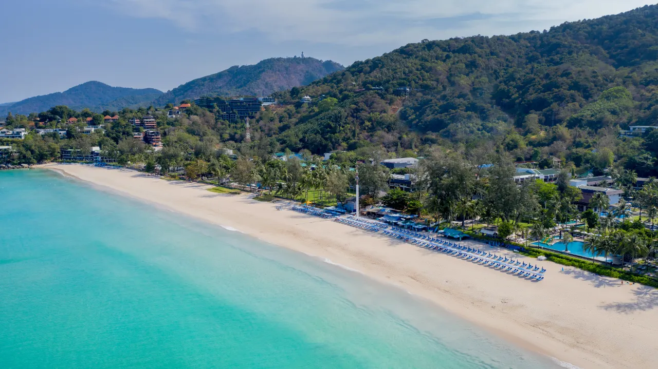 Katathani Phuket Beach Resort – Familievenligt strandresort med pools, aktiviteter og ro ved Kata Noi