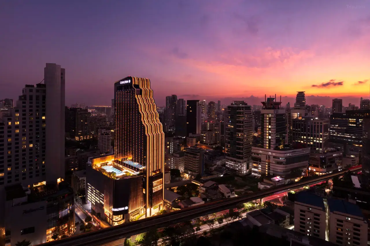 Carlton Hotel Bangkok Sukhumvit – Stilren luksus, spa og rooftop pool i hjertet af byen