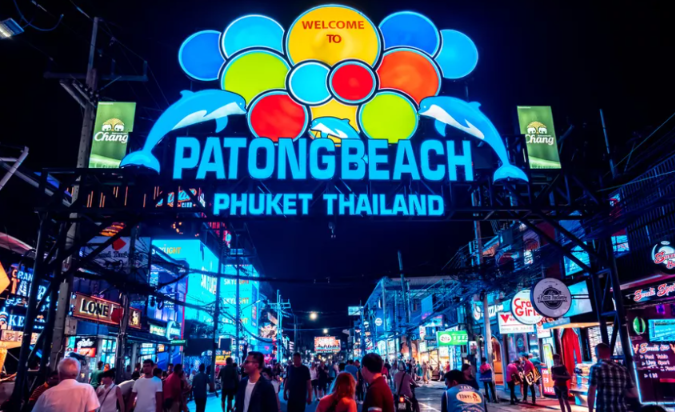 Walking Street i Patong – Phukets vildeste gade og epicenter for natteliv