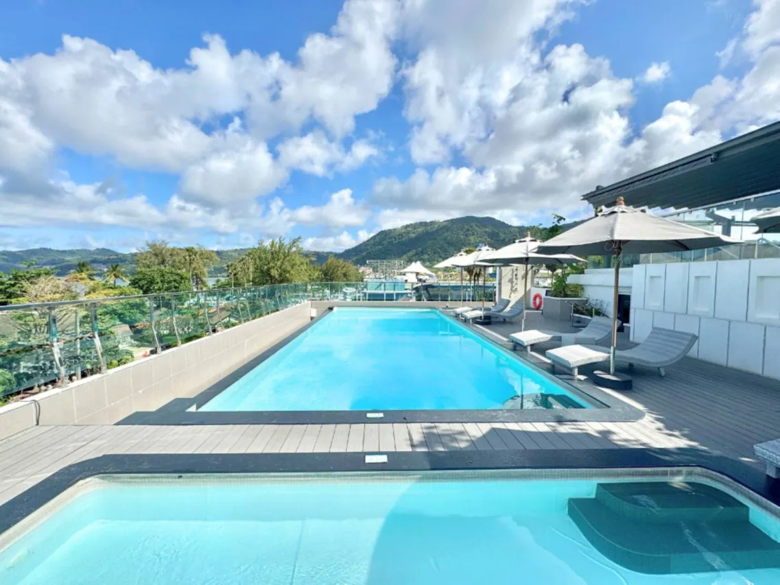 Clarian Hotel Beach Patong – Komfortabelt spahotel kun få skridt fra stranden