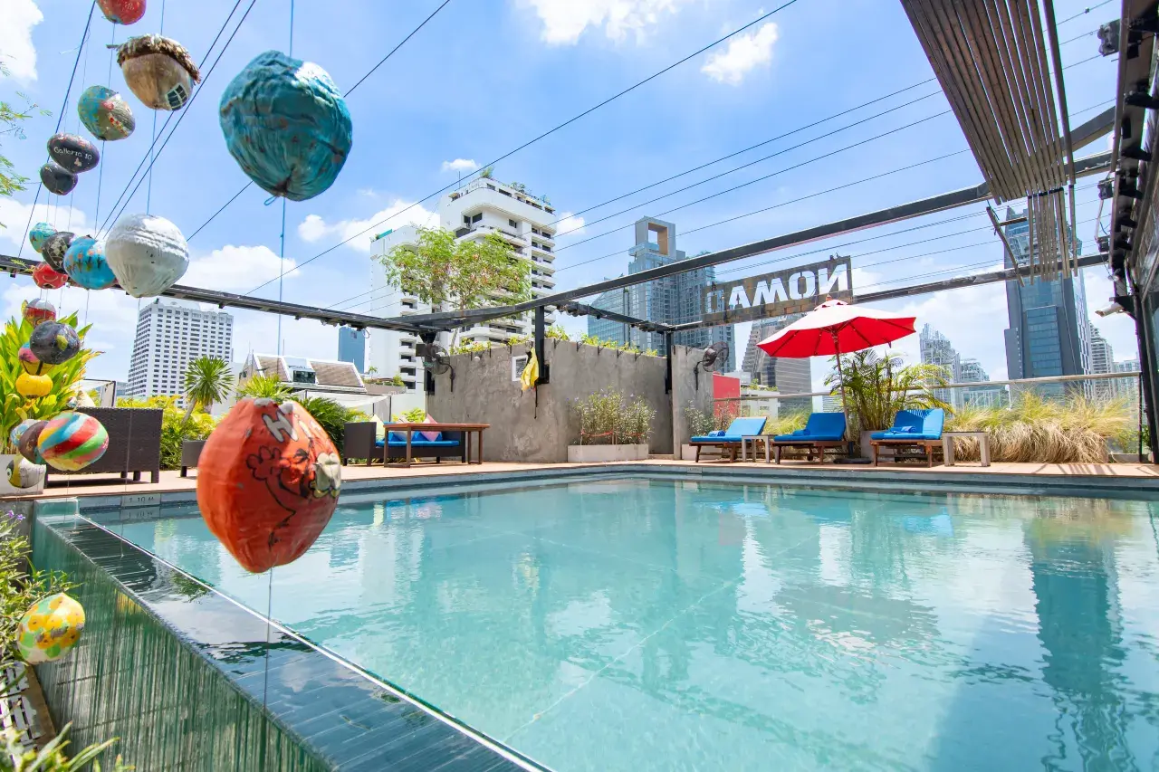 Galleria 10 Sukhumvit – Stilfuldt og budgetvenligt hotel med rooftop pool i centrum af Bangkok