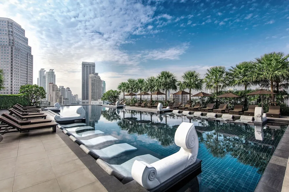 Grande Centre Point Terminal 21 – Perfekt til familier med pool og direkte adgang til shopping og BTS
