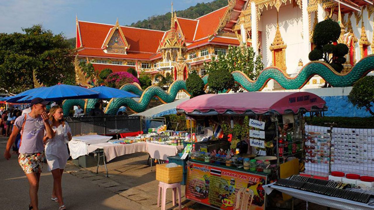 Karon Temple Market – Lokalt marked med stemning og street food