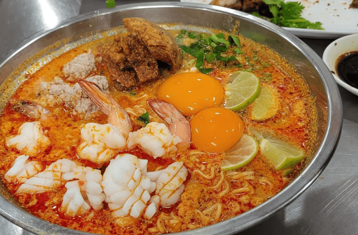 Jeh O Chula – Kultklassiker med tom yum instant noodles til natmad