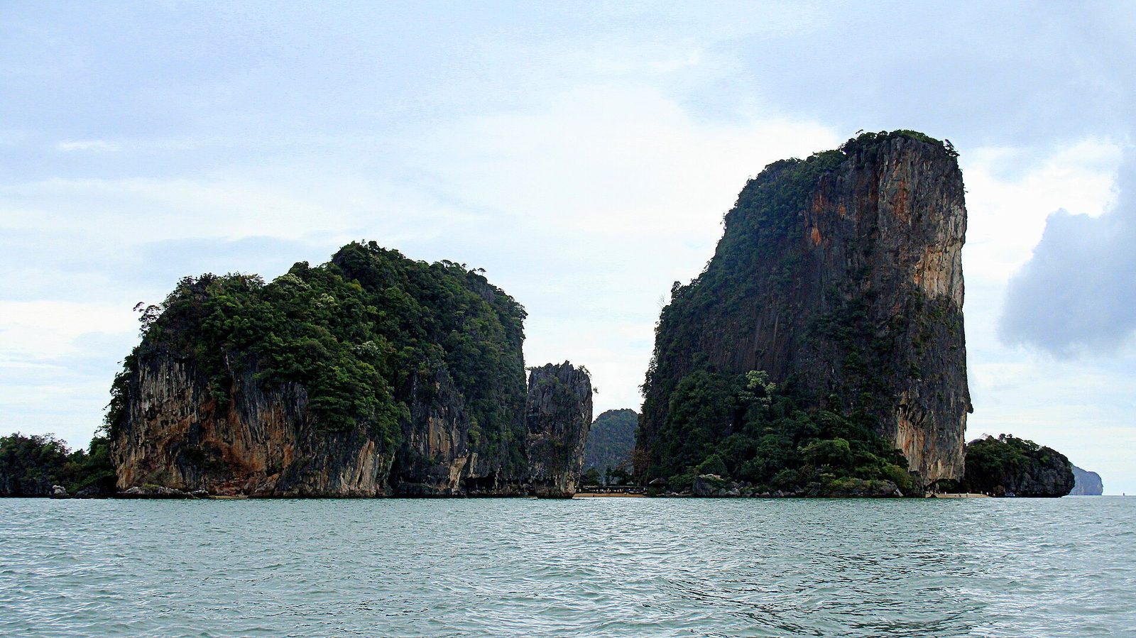 Phi Phi vs James Bond Island — hvilken tur skal du vælge?