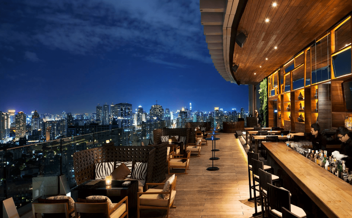 Octave Rooftop – 360° udsigt og cocktails i tre niveauer over Bangkok