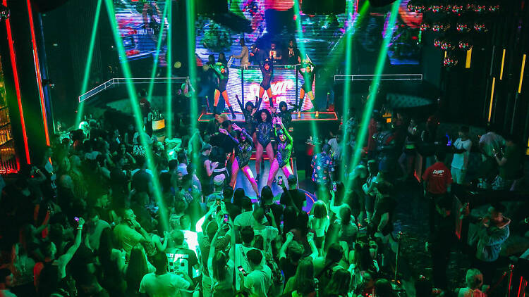 Sugar Club Phuket – Hiphop, dans og høj energi på Bangla Road