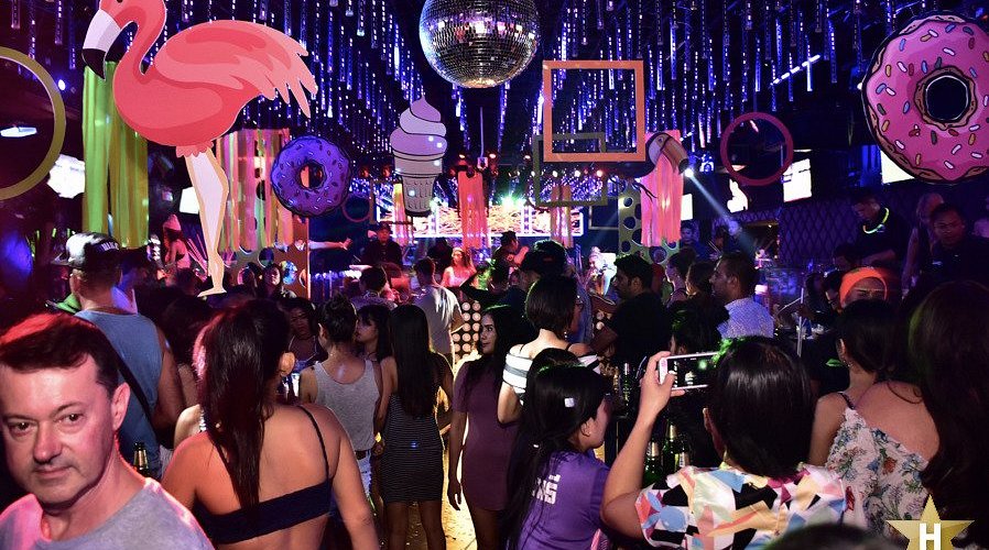 Hollywood Phuket – Glamourøs natklub med store shows og internationale beats