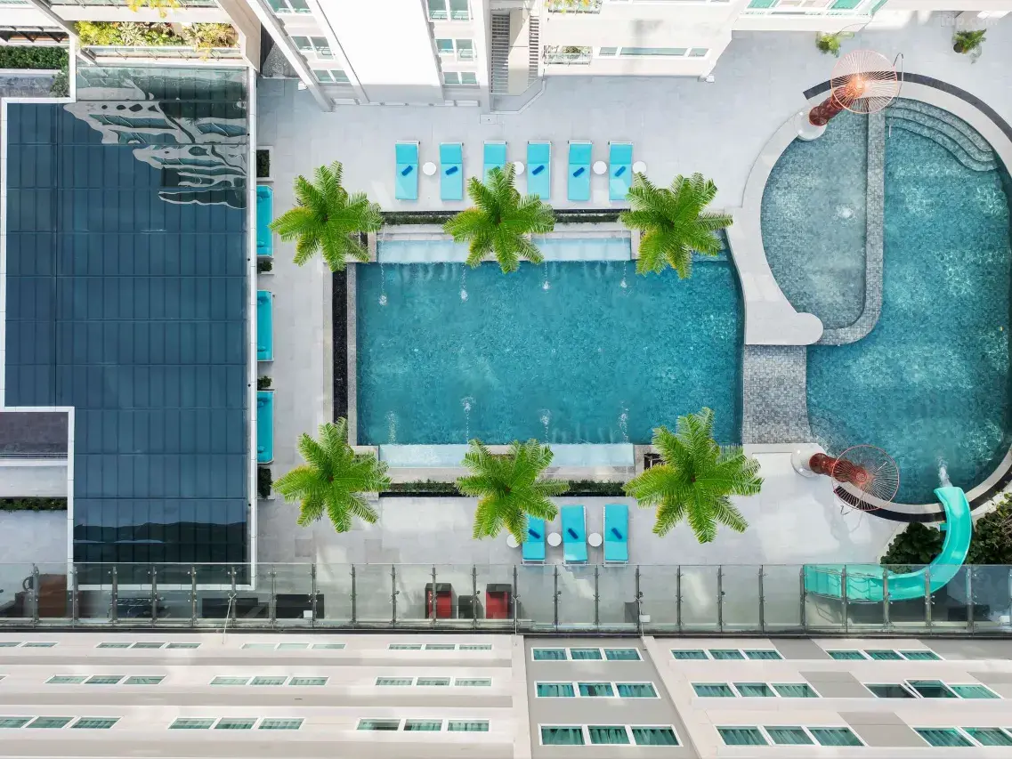 Novotel Living Bangkok Sukhumvit Legacy – Familievenlige lejligheder med pool og hjemlig komfort