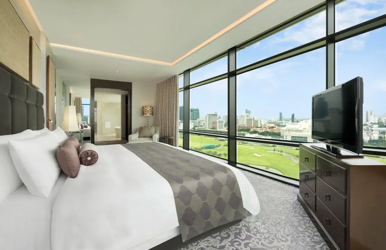 The St. Regis Bangkok – Klassisk luksus og butlerservice med udsigt over Royal Bangkok Sports Club