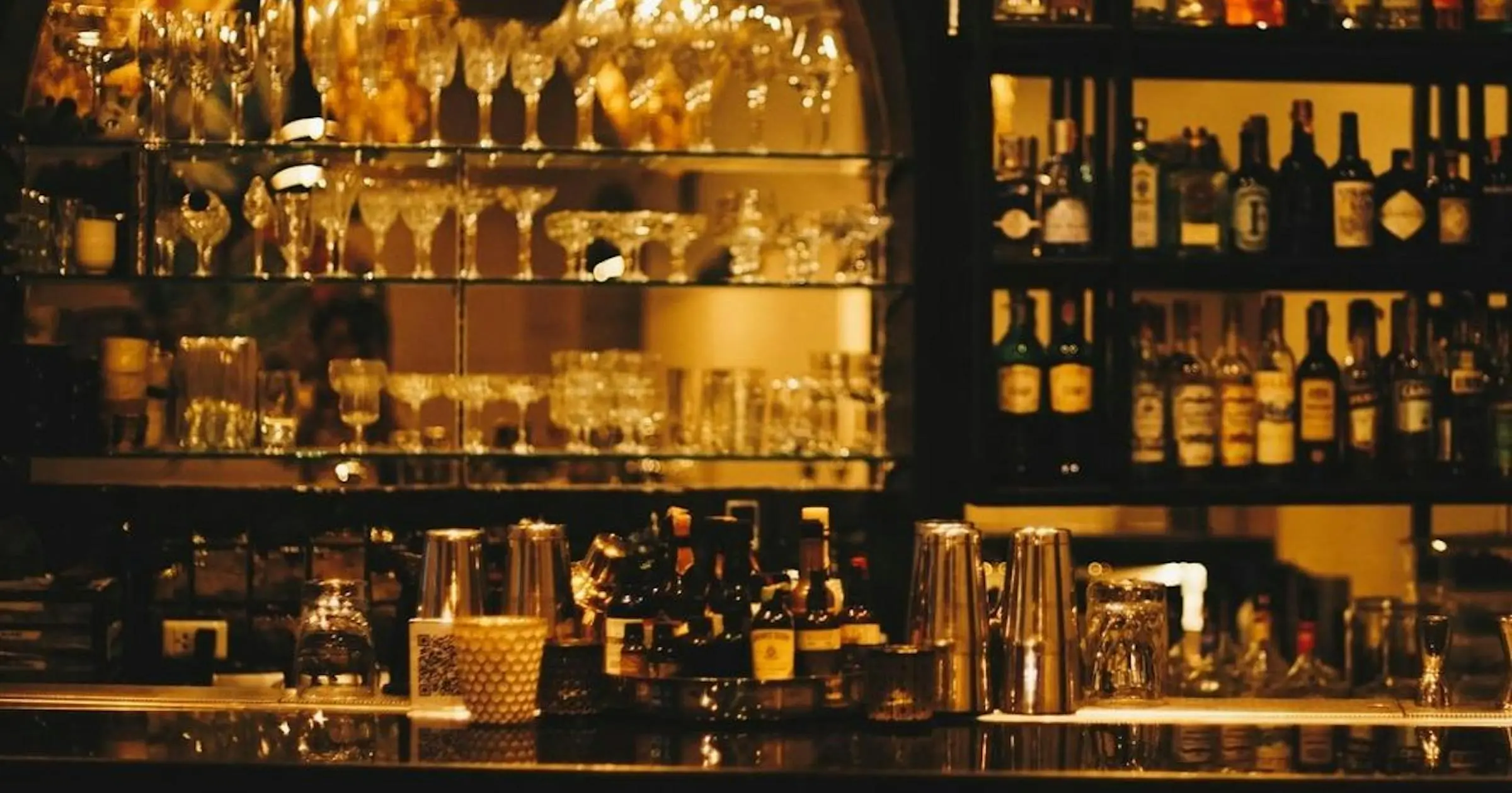 Dibuk House – Elegant cocktailbar med internationale vibes midt i Phuket Town