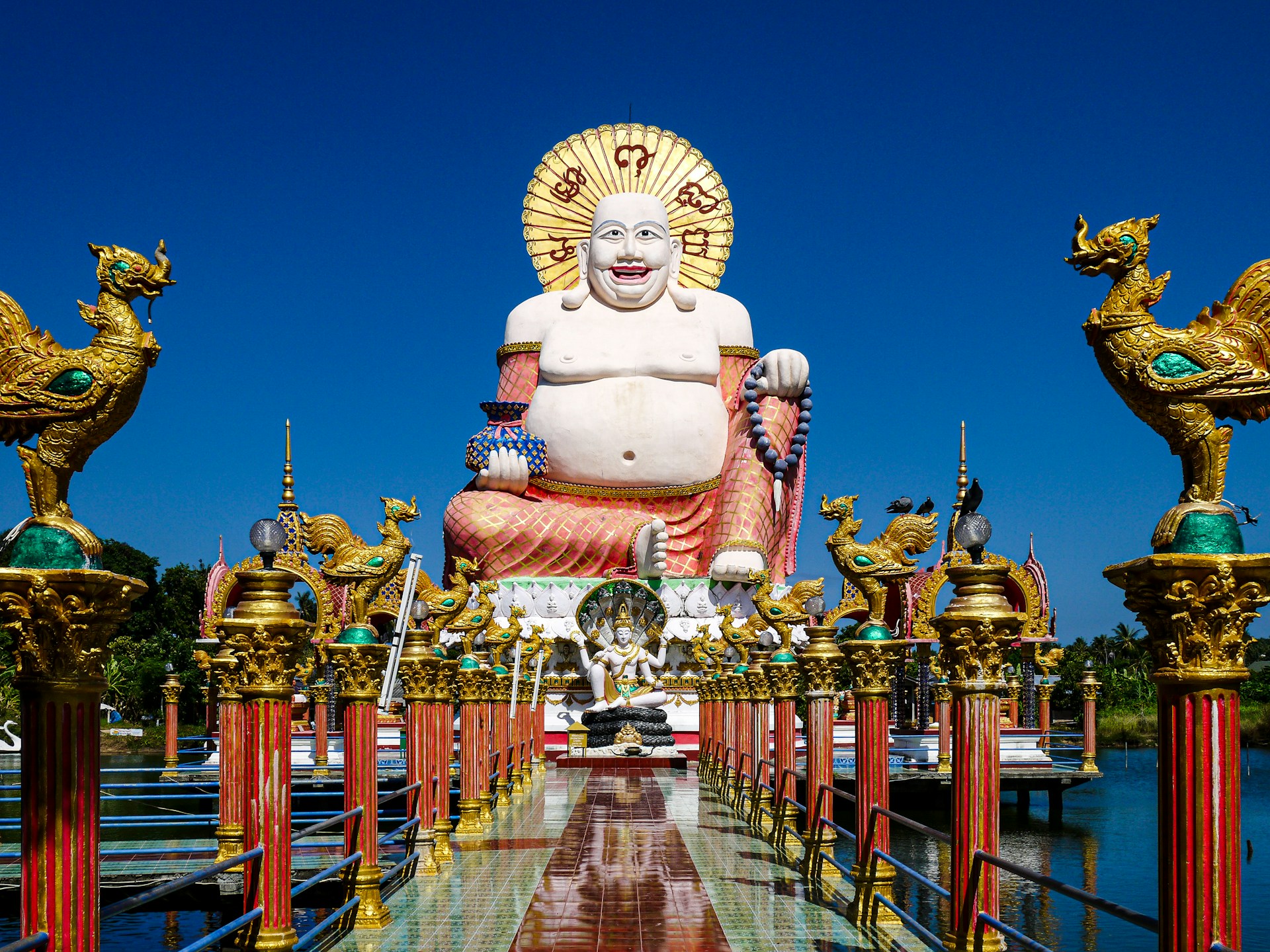 Wat Plai Laem – Farverigt tempel og fredfyldt oplevelse på Koh Samui