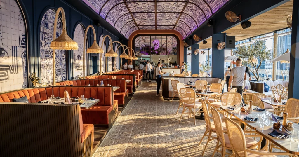 Pastel – Middelhavsstemning i højden med farver, flair og fest