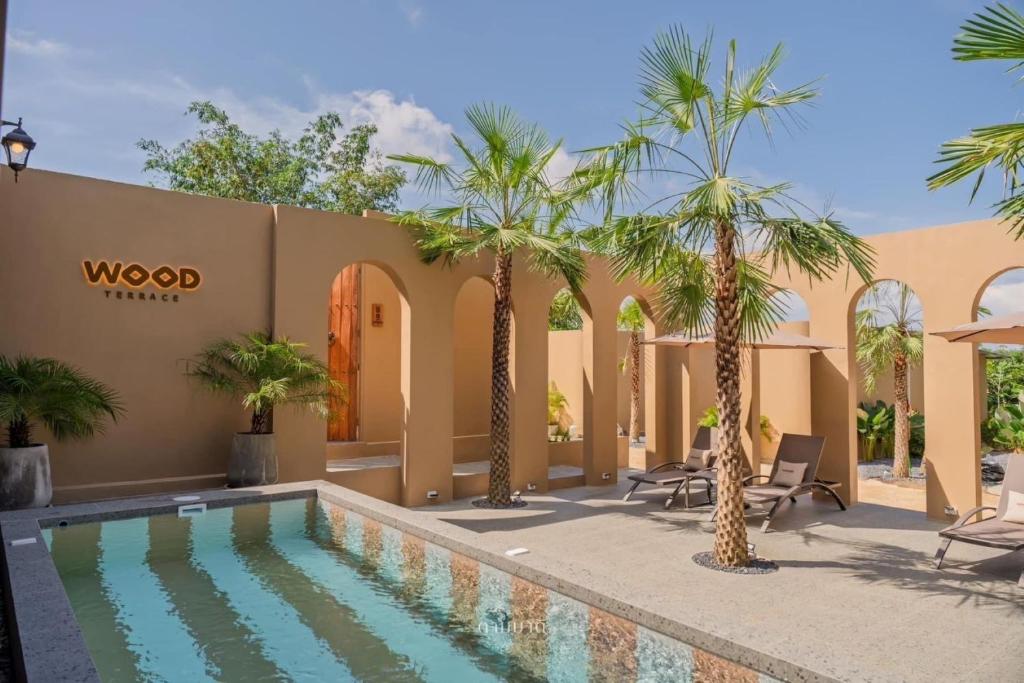 The Wood Terrace – Moderne villa med privat pool og ro tæt på Bang Tao Beach