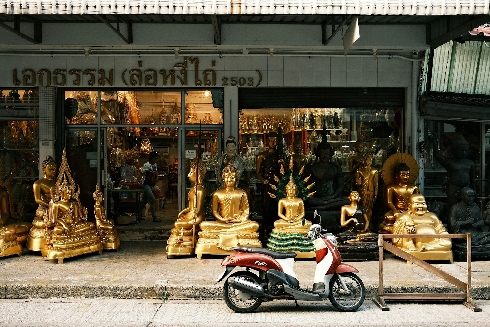 Leje af scooter i Thailand — regler, priser og faldgruber