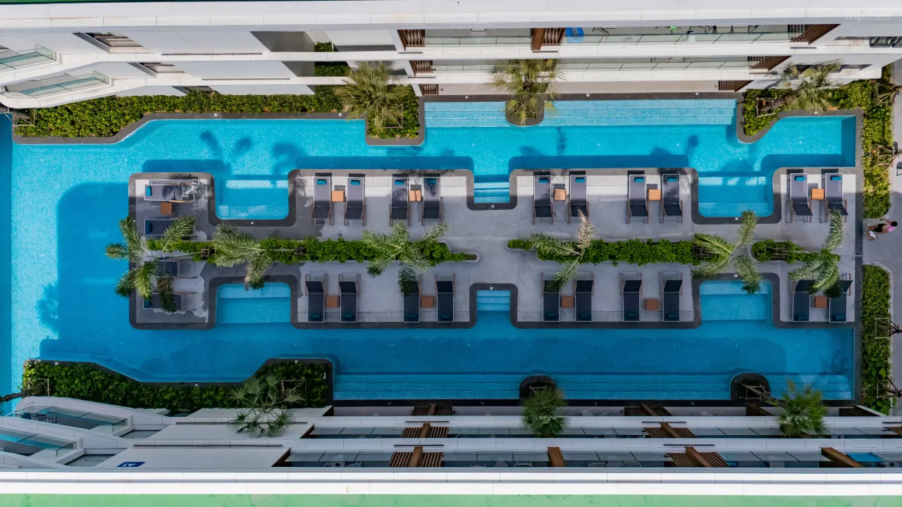 Kora Beach Resort Phuket – Afslappet familievenligt resort med strand og pool ved Patong