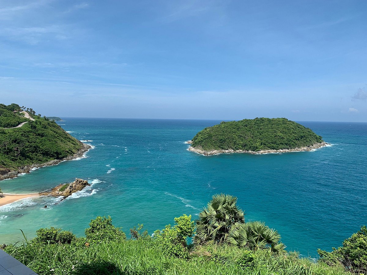 Windmill Viewpoint – Et roligt udsigtspunkt med panorama over Nai Harn Beach